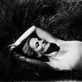 Eva v trávě...