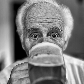 s dědou na pivu