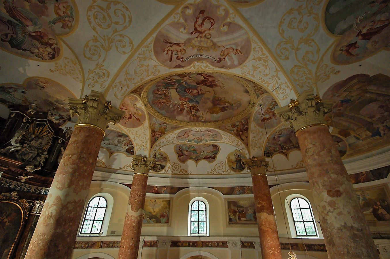 Barokní fresky na klenbách