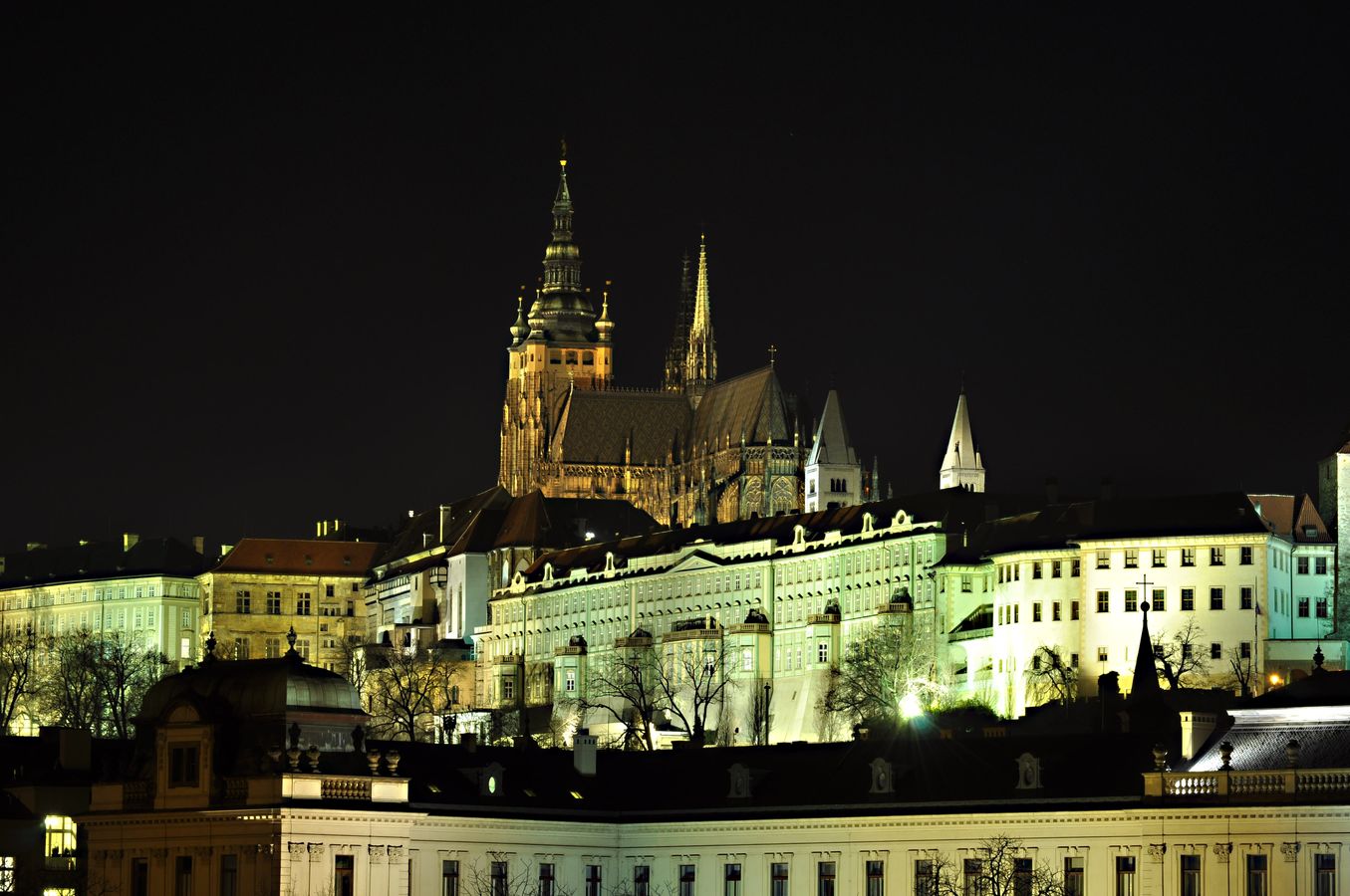 Pražský hrad  z nábřeží.