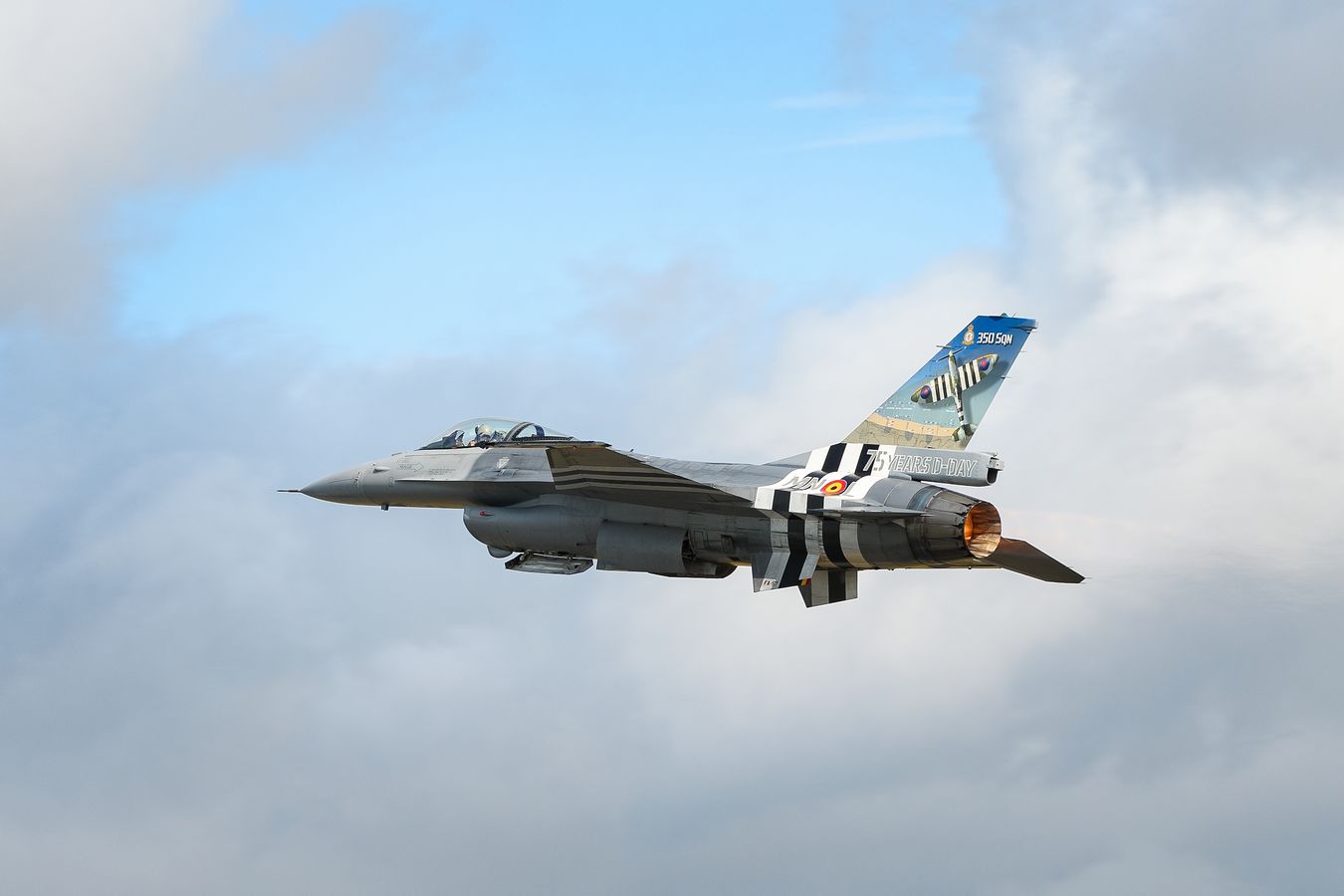 F-16 v invzaních pruzích