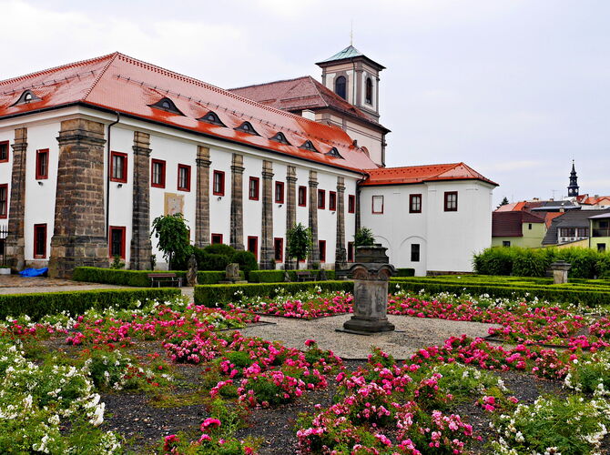 Deštěm omytý augustiánský klášter v České Lípě
