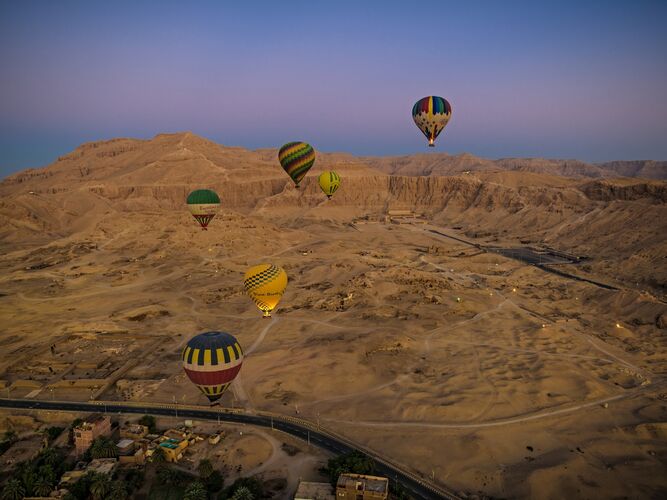 Ranní let nad Luxorem