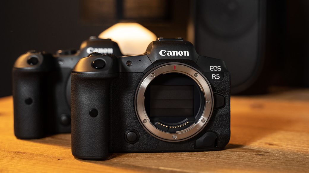 K bezzrcadlovkám Canon R5 adaptér DSLR objektivů zdarma
