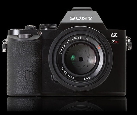 Sony Alpha A7 a A7R - první malé FULL FRAME fotoaparáty s elektronickým hledáčkem představeny