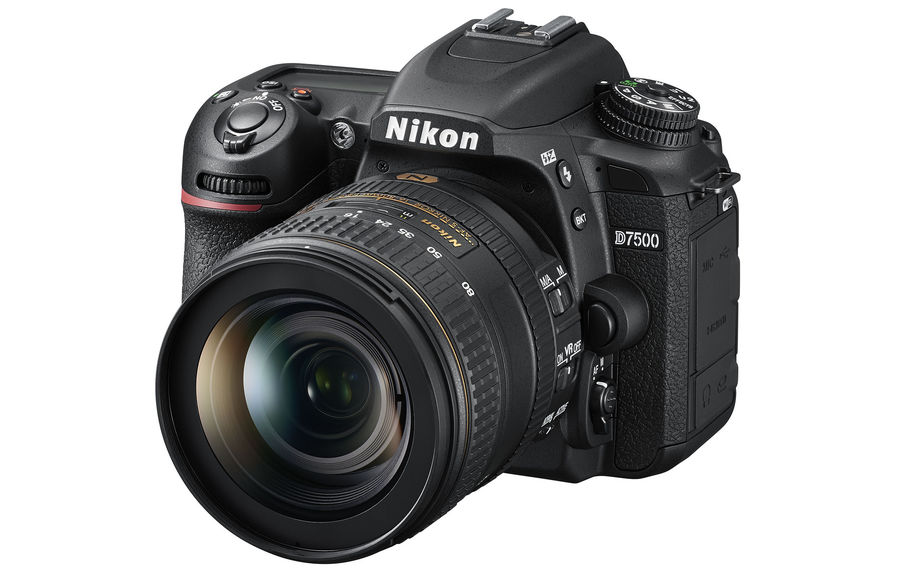 Nový Nikon D7500 nezapře příbuznost s profi modelem D500