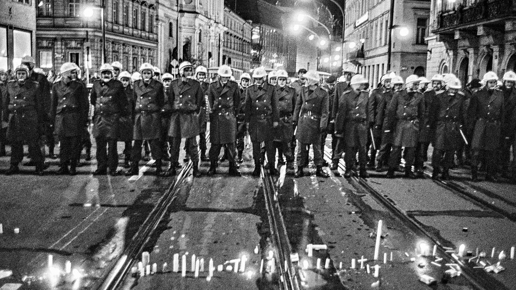 Pamatuji si, že jsem se bál hlavně o ty fotky, říká Jan Šibík v rozhovoru o záběrech zachycujících pád komunismu ve východní Evropě