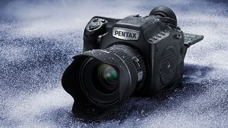 Středoformátový Pentax 645Z s 50 Mpx snímačem je na světě