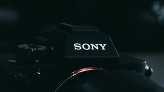 Sony představilo nové paměťové karty a ohlásilo vývoj GM objektivu 300 mm f/2,8