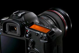 Důležité upozornění pro majitele zrcadlovky Canon EOS 5D Mark III