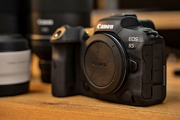 Canon EOS R5 za 99 990 Kč! Navíc příslušenství SmallRig zdarma a 20% bonus při nákupu na protiúčet | Megapixel