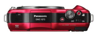 Panasonic Lumix DMC-GF3 červený + 14 mm