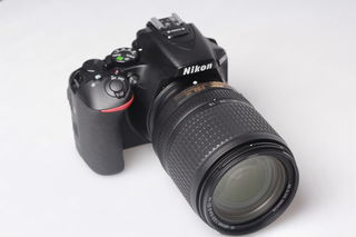 Nikon D5600 + 18-140 mm VR černý bazar