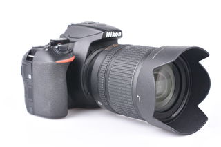 Nikon D5600 + 18-105 mm VR černý bazar