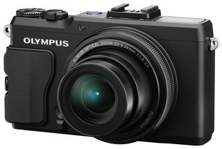 Olympus XZ-2 černý + adaptér filtru + filtr UV + filtr PL + autom. krytka!