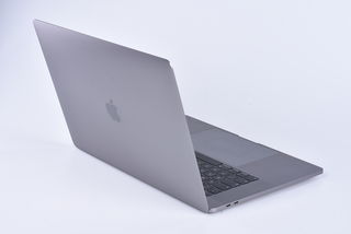 Apple MacBook Pro 15" 256GB (2018) s Touch Barem MR932CZ/A šedý bazar