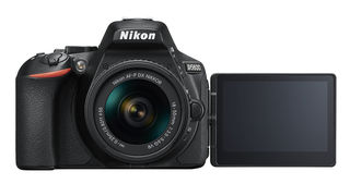 Nikon D5600 tělo + Tamron 18-200 mm f/3,5-6,3 Di II VC!