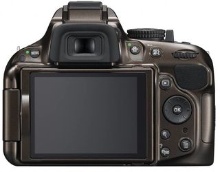 Nikon D5200 + 18-105 mm VR  MEGAKIT