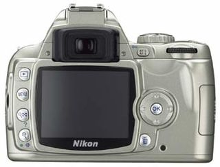 Nikon D40 stříbrný + AF-S 18-55 mm ED II + 55-200mm