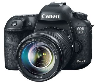 Canon EOS 7D Mark II + Sigma 18-35 mm f/1,8 DC HSM!