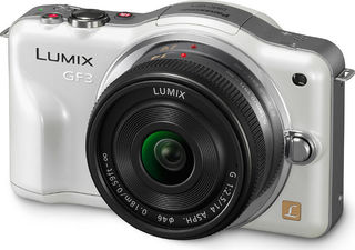 Panasonic Lumix DMC-GF3 bílý + 14 mm
