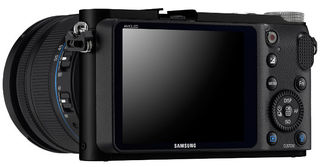 Samsung NX200 + 18-55 mm OIS + blesk SEF20A + 16GB karta + pouzdro DFV80!