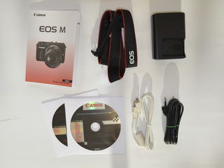 Canon EOS M + 22 mm f/2,0 STM + adaptér EF-EOS M + blesk 90EX černý
