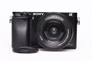 Sony Alpha A6000 + 16-50 mm bazar