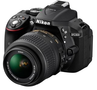 Nikon D5300 + 18-55 mm VR II + 55-200 mm VR II černý