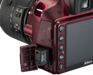 Nikon D3300 + 18-55 mm VR II + 16GB Ultra + brašna + filtr UV + sluneční clona + dálkové ovládaní!