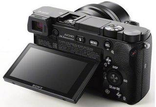 Sony Alpha A6000 + 16-50 mm černý + 16GB Class 10 + brašna + autom. krytka +  protector LCD!