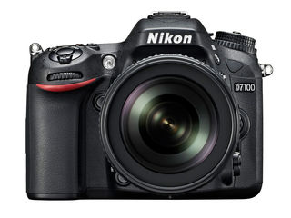 Nikon D7100 + 18-105 mm VR