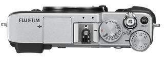 Fujifilm X-E2s + 18-55 mm stříbrný + 32GB karta + brašna Oslo 14Z + čisticí utěrka!