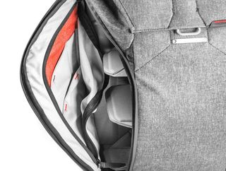 Peak Design Everyday Backpack 20 tmavě šedý Megakit!