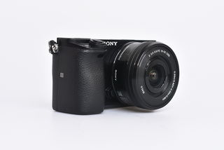 Sony Alpha A6000 + 16-50 mm černý bazar