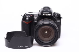 Nikon D90 + 18-70 mm bazar