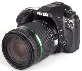 Pentax K-5 II + 18-270 mm
