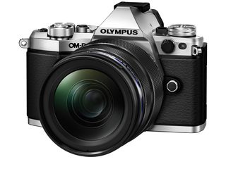 Olympus OM-D E-M5 Mark II + 12-40 mm PRO