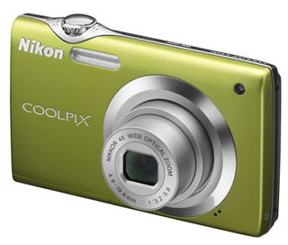 Nikon Coolpix S3000 zelený