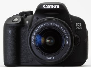 Canon EOS 700D + 18-135 mm IS STM