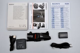 Sony CyberShot DSC-RX10 + 16GB karta + brašna Oslo 14Z + PL filtr 62mm!