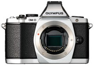 Olympus OM-D E-M10 + 14-42 mm II R černý + 16GB karta + brašna + pojištění krádež/poškození!