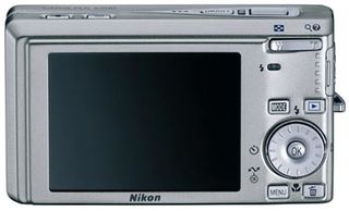 Nikon Coolpix S500 stříbrný + SD 2GB
