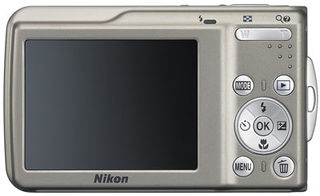 Nikon CoolPix S210 stříbrný
