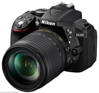 Nikon D5300 + 18-105 mm VR + akumulátor + mikrofon VideoMic GO + video rukojet!