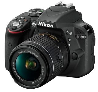Nikon D3300 + 18-55 mm AF-P VR + 16GB karta + originální brašna + filtr UV 55mm + poutko na ruku!