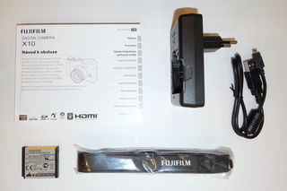 Fujifilm Finepix X10 + 8GB Ultra karta + originální pouzdro + akumulátor + poutko zdarma!