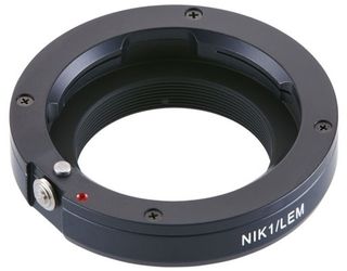 Novoflex adaptér z Leica M na Nikon 1