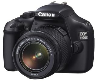 Canon EOS 1100D + 18-55 mm DC III + 8GB karta + brašna + filtr UV 58mm!