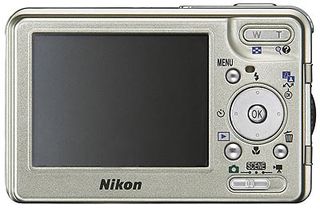Nikon Coolpix S3 stříbrná